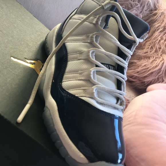 Air Jordan 11 Retro - Picture 3 of 5